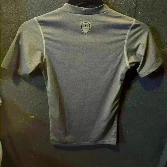Kids Nike Pro Dri Fit Grey Compression Tshirt Size XL - Picture 4 of 5